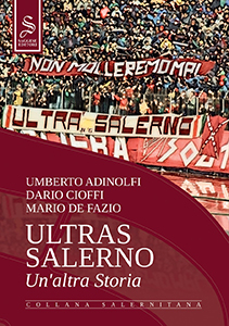 Ultras Salerno - Un'altra Storia - Saggese Editori Immagine di copertina di Ultras Salerno - Un'altra Storia, scritto dagli autori salernitani Umberto Adinolfi, Dario Cioffi e Mario De Fazio, edito da Saggese Editori, 2020